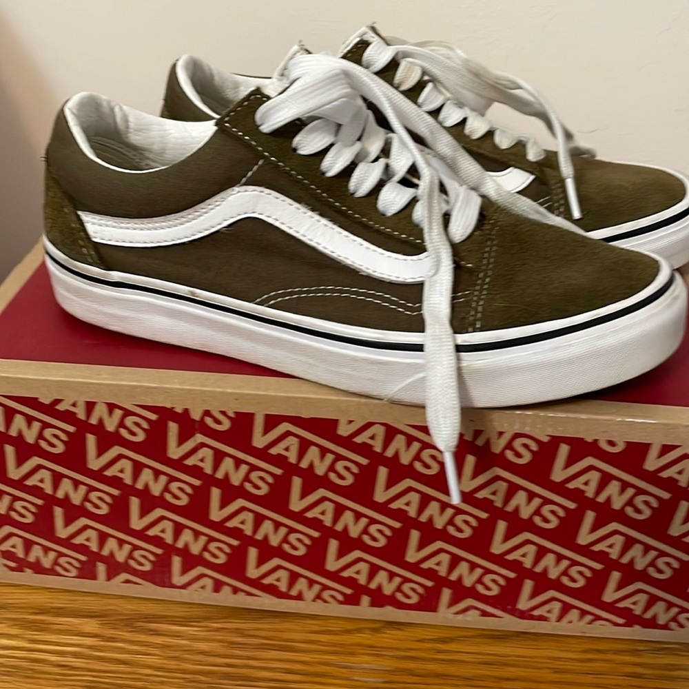 EUC Vans Tie Sneakers